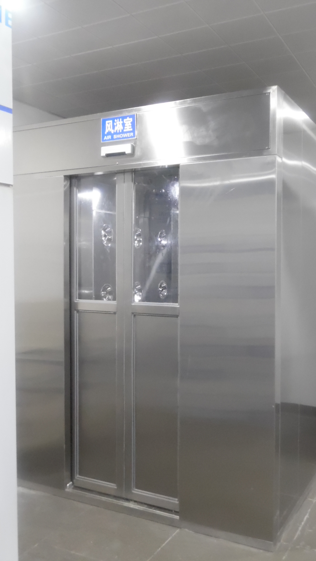 【平?jīng)鲲L(fēng)淋室價(jià)格】怎么進(jìn)行風(fēng)淋室的維護(hù)及保養(yǎng)-有哪些事項(xiàng)需要注意？