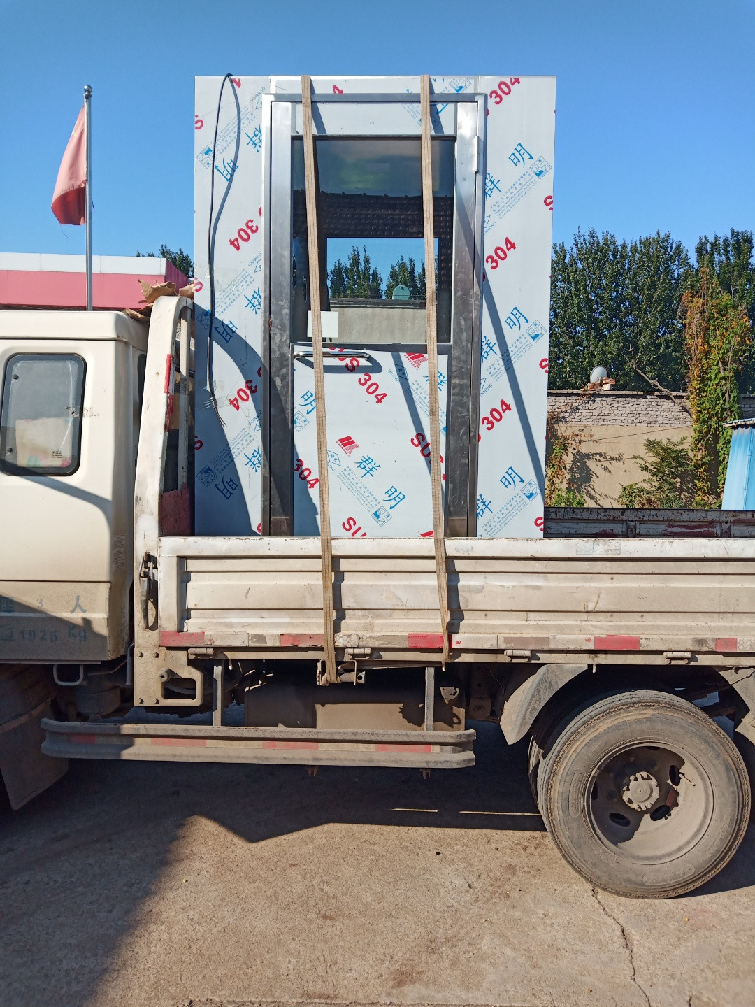 風淋室關上門里面沒有人都吹風怎么一回事，怎么維修？