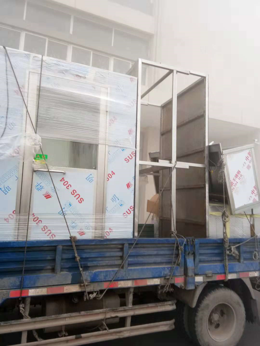 貴港風(fēng)淋室價格：全自動風(fēng)淋室的配置有哪些要求使風(fēng)淋門達到最好狀態(tài)？