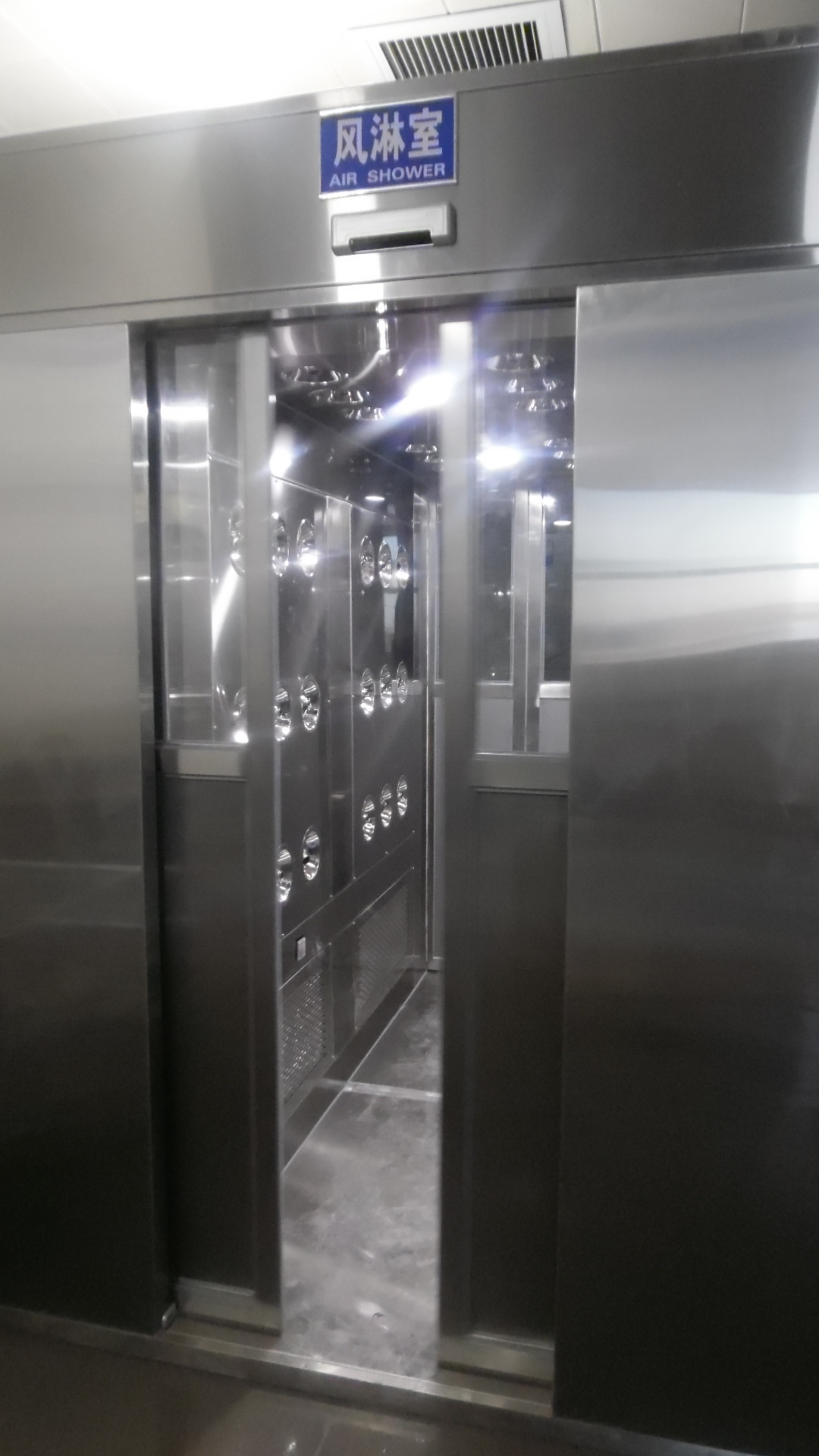 開封風(fēng)淋室廠家：月餅制作時(shí)候需要風(fēng)淋室嗎？