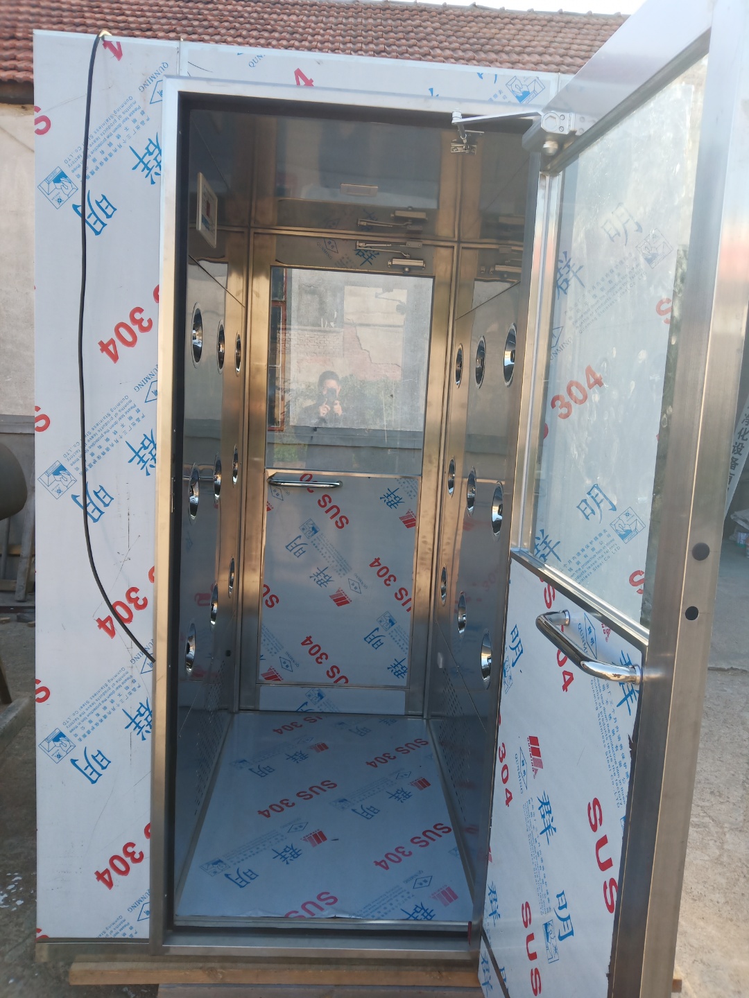 風淋室在食品生產(chǎn)行業(yè)的應(yīng)用不可或缺