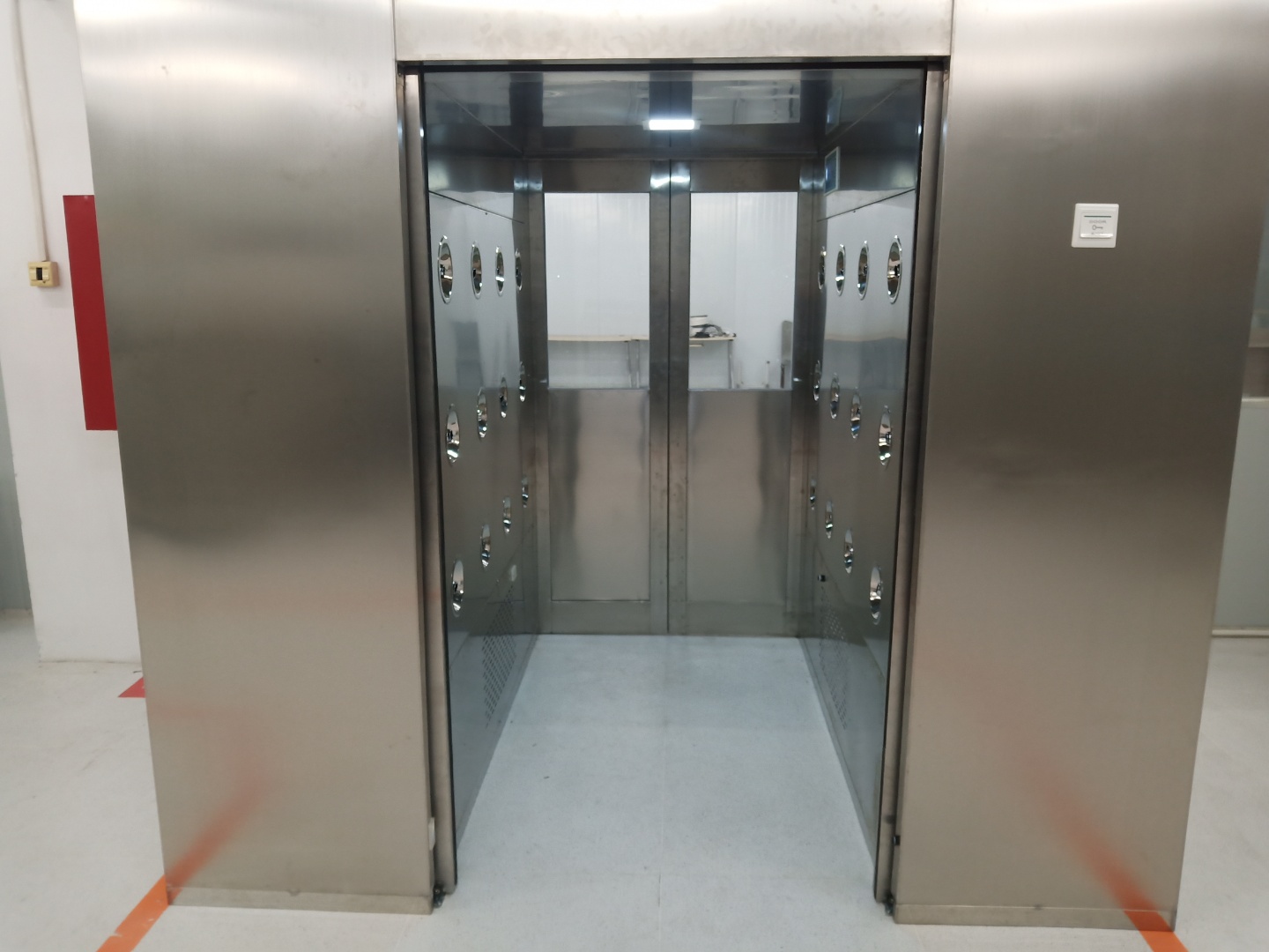 風(fēng)淋室現(xiàn)場安裝時(shí)對環(huán)境有哪些要求?